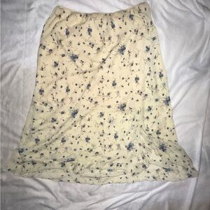 ⭐️5 for $25⭐️ ditsy floral midi skirt